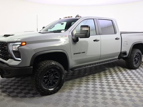 Used 2024 Chevrolet Silverado 2500 ZR2 w/ ZR2 Bison Edition image 2