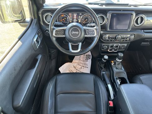 Used 2020 Jeep Wrangler Unlimited Sahara image 17