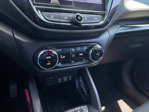 Used 2021 Chevrolet TrailBlazer RS w/ Sun and Liftgate Package FWD image 18