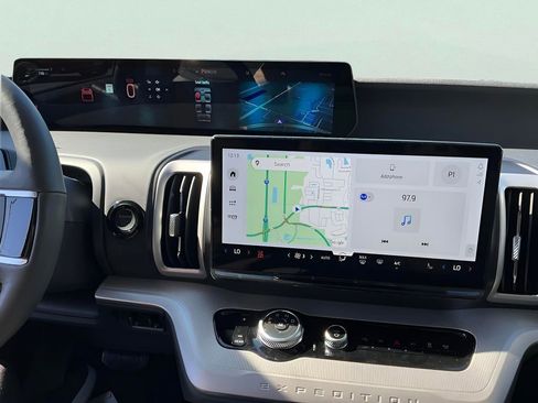 New 2025 Ford Expedition Active image 30