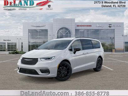 New 2025 Chrysler Pacifica Limited