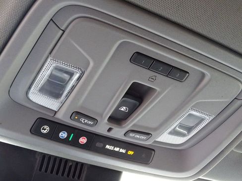 Used 2025 Chevrolet Silverado 1500 LT image 34