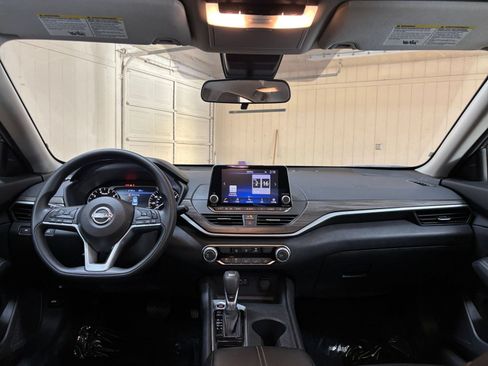 Used 2025 Nissan Altima 2.5 SV FWD image 33