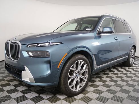Certified 2025 BMW X7 xDrive40i AWD/4WD image 7