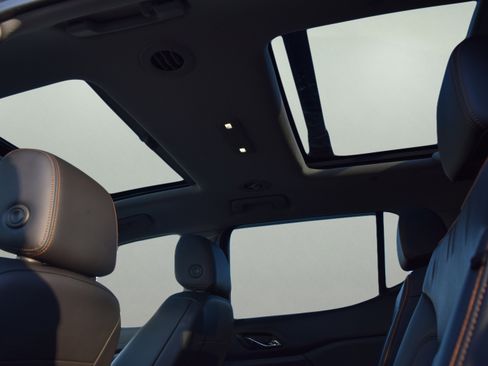 Used 2021 GMC Acadia AT4 w/ Technology Package image 8