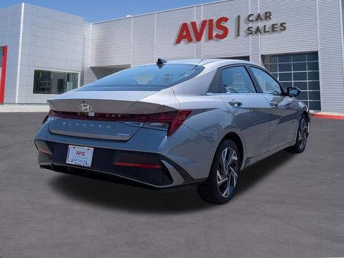 Used 2025 Hyundai Elantra Limited FWD image 6