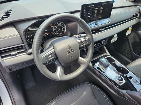 New 2026 Mitsubishi Outlander ES FWD image 18