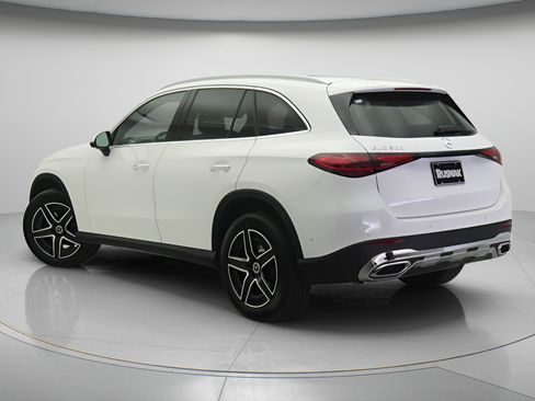 New 2026 Mercedes-Benz GLC 300 image 2