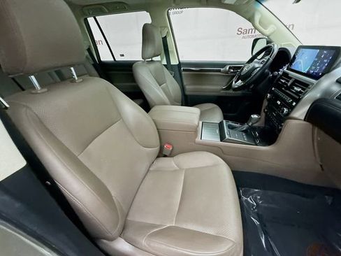 Used 2023 Lexus GX 460 Luxury w/ Accessory Package AWD/4WD image 29