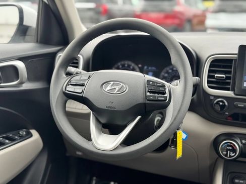 Used 2020 Hyundai Venue SEL FWD image 14