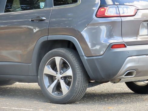 Used 2021 Jeep Cherokee Limited w/ Elite Package FWD image 8