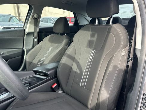 Used 2022 Hyundai Elantra SEL image 31