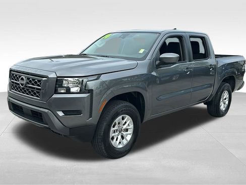 Used 2024 Nissan Frontier SV image 3