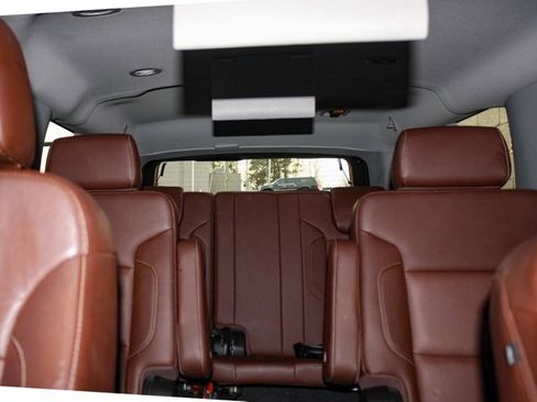 Used 2019 Chevrolet Suburban Premier w/ Premier Plus Edition image 6