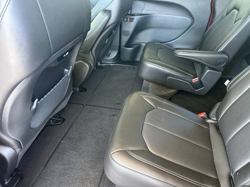 New 2027 Chrysler Pacifica Select FWD image 12