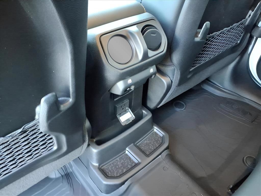 New 2026 Jeep Wrangler Unlimited Sahara AWD/4WD image 11