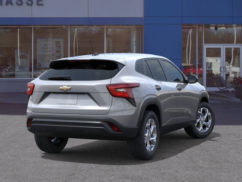 New 2026 Chevrolet Trax LS w/ LS Convenience Package FWD image 4