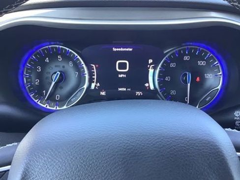 Certified 2025 Chrysler Pacifica Select FWD image 13