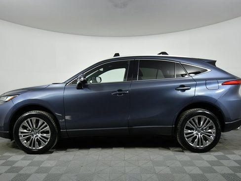 Used 2023 Toyota Venza XLE image 16