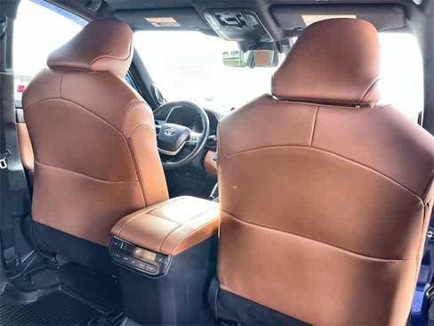 Used 2023 Toyota Highlander Platinum image 13