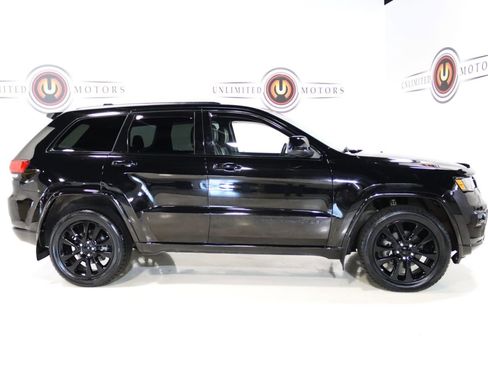 Used 2019 Jeep Grand Cherokee Altitude AWD/4WD image 29