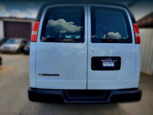 Used 2019 Chevrolet Express 2500 Extended w/ Driver Convenience Package RWD image 7