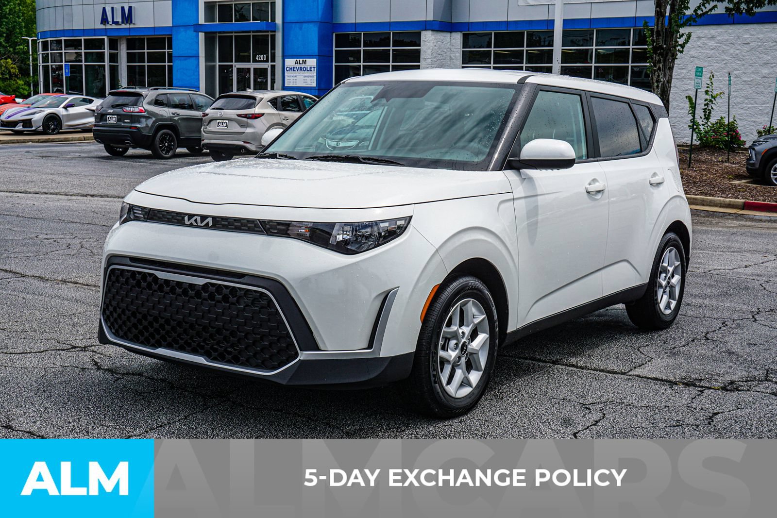 Used 2025 Kia Soul LX w/ LX Technology Package FWD image 4