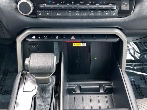 Used 2023 Toyota Tundra Limited AWD/4WD image 17