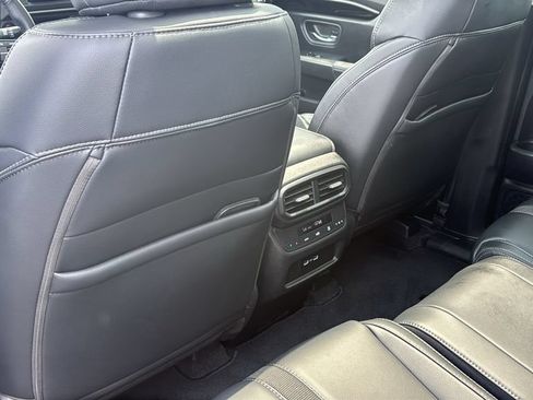 Used 2023 Honda Pilot Touring image 29