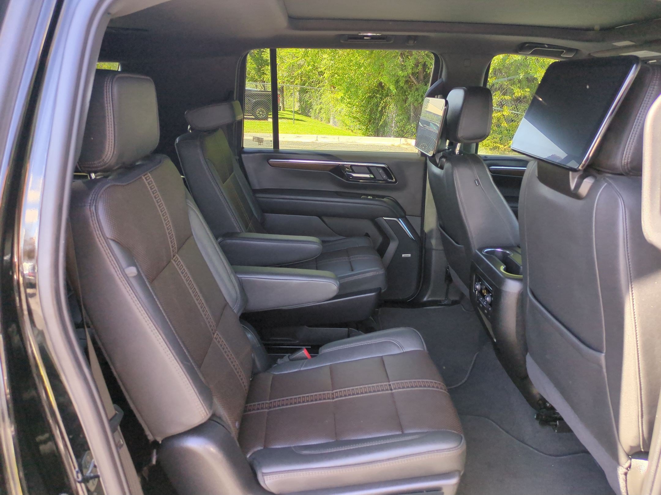 Certified 2025 Chevrolet Suburban High Country AWD/4WD image 30