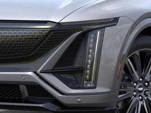 New 2026 Cadillac Lyriq V AWD/4WD image 10