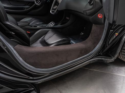 Used 2020 McLaren 570S Spider RWD image 27