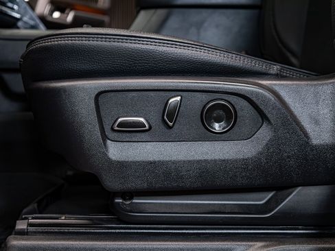 Used 2025 GMC Sierra 3500 Denali w/ Denali Reserve Package image 24