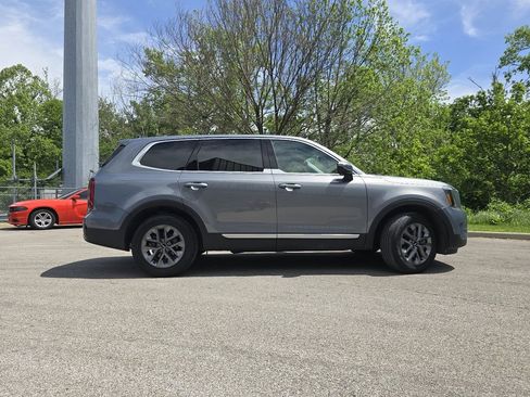 Used 2024 Kia Telluride LX FWD image 16