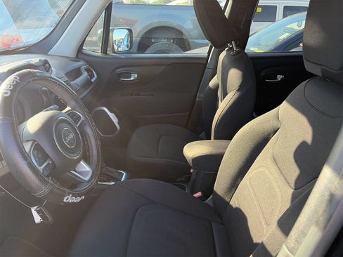 Used 2018 Jeep Renegade Latitude w/ Safety & Security Group FWD image 7