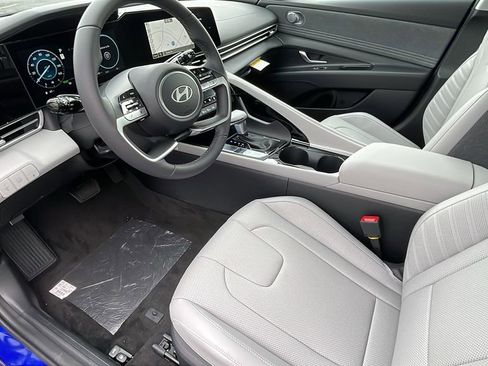 New 2025 Hyundai Elantra Limited image 15