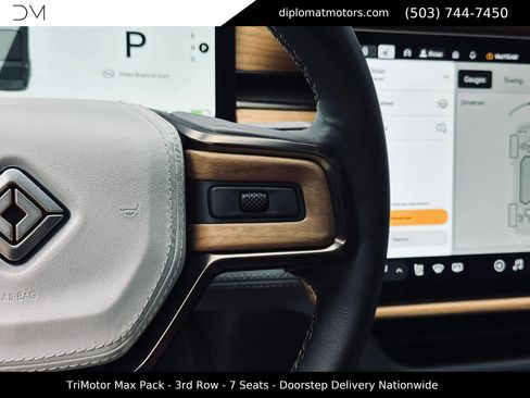 Used 2025 Rivian R1S Premium image 35