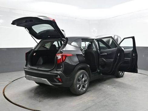 Used 2024 Kia Seltos LX AWD/4WD image 46