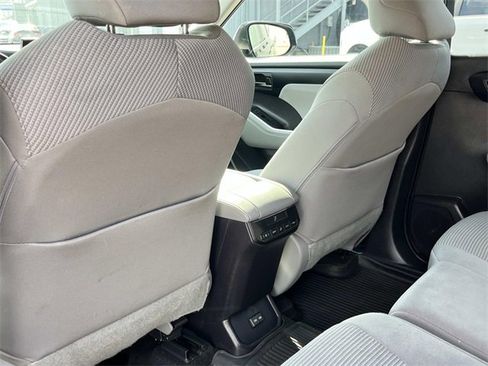 Used 2023 Toyota Highlander LE image 20