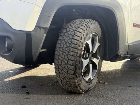 Used 2021 Jeep Renegade Trailhawk w/ Luxury Group III image 34