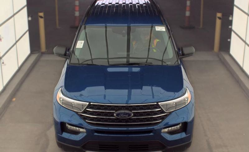 Used 2023 Ford Explorer XLT w/ Equipment Group 202A AWD/4WD image 2