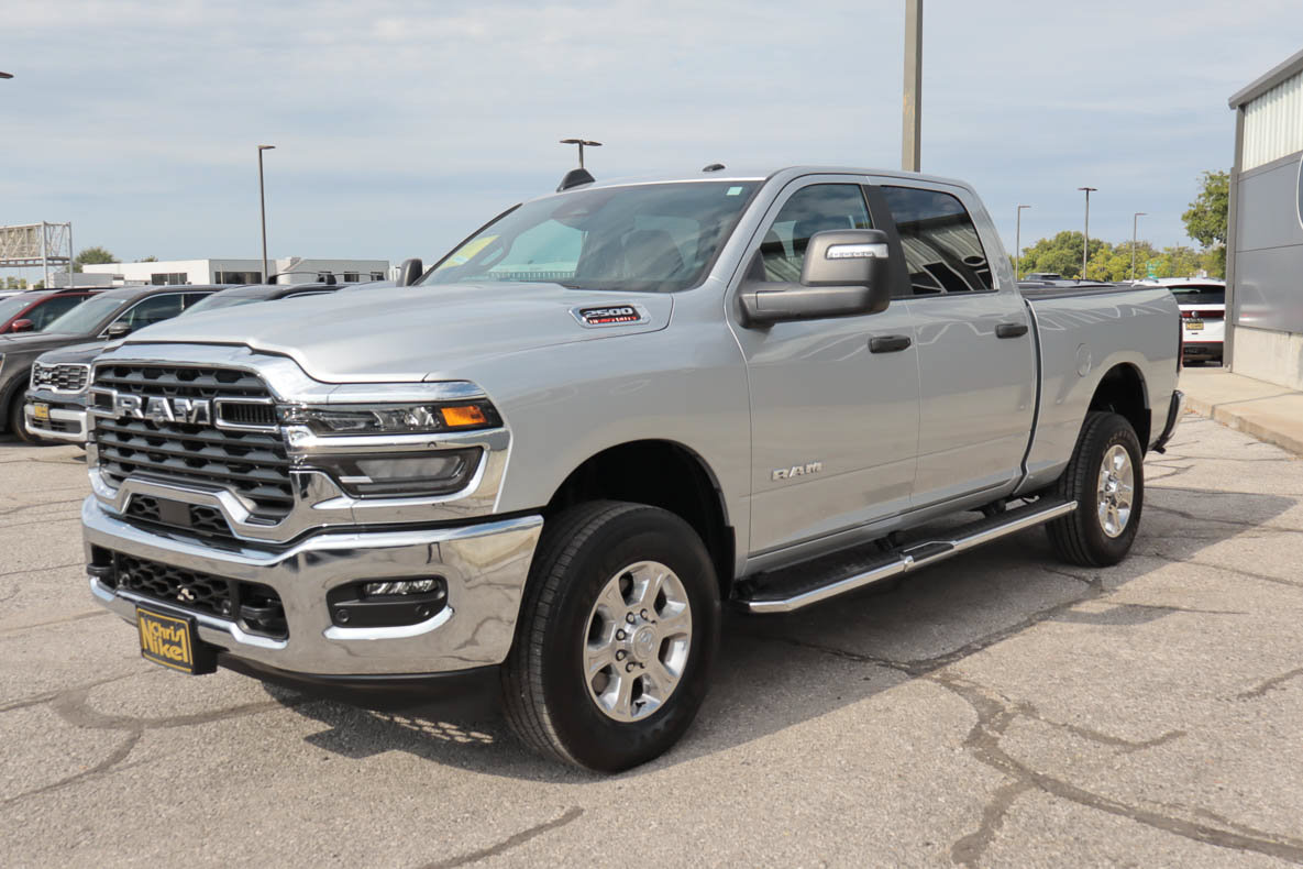 Used 2026 RAM 2500 Big Horn AWD/4WD image 3