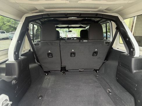 Used 2022 Jeep Wrangler Unlimited Sport AWD/4WD image 12