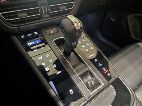 Used 2023 Porsche Macan image 39