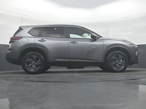 Used 2026 Nissan Rogue SV FWD image 33
