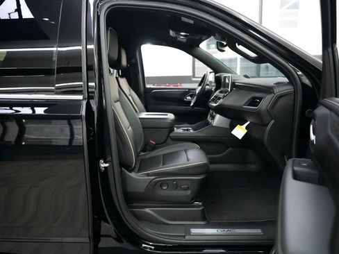 Used 2024 GMC Yukon SLT w/ SLT Luxury Package AWD/4WD image 38