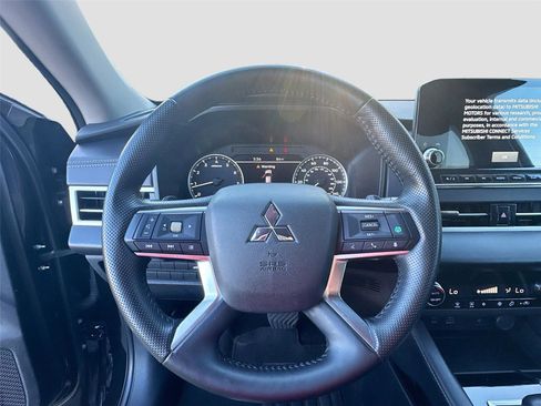 Used 2024 Mitsubishi Outlander SE image 11