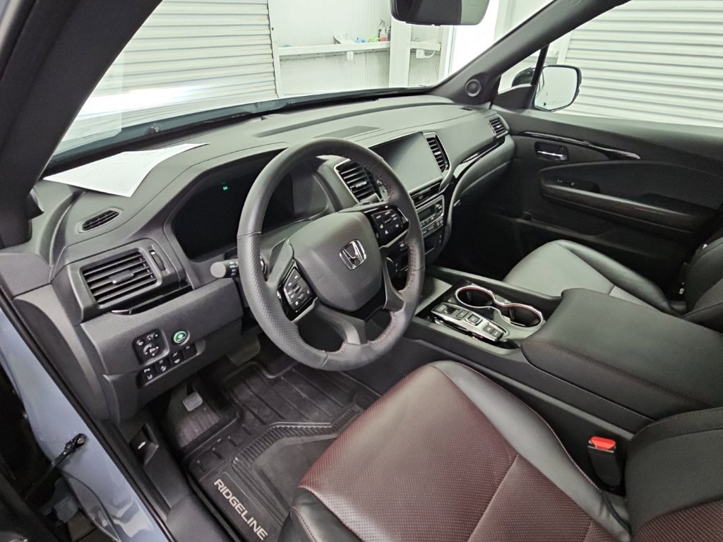Used 2025 Honda Ridgeline Black Edition image 12