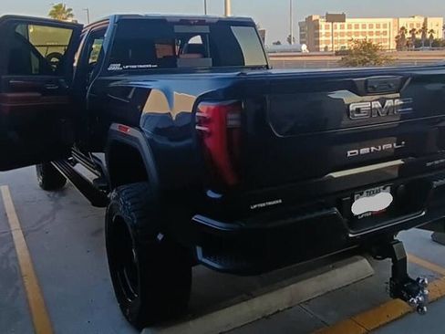Used 2024 GMC Sierra 2500 Denali Ultimate image 3