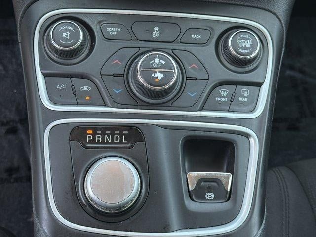 Used 2016 Chrysler 200 Limited w/ Convenience Group FWD image 28